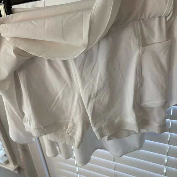 Lululemon Court Revival White Skort Size 6 - Picture 3 of 6